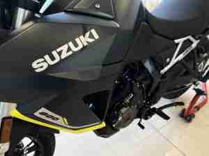 SUZUKI 