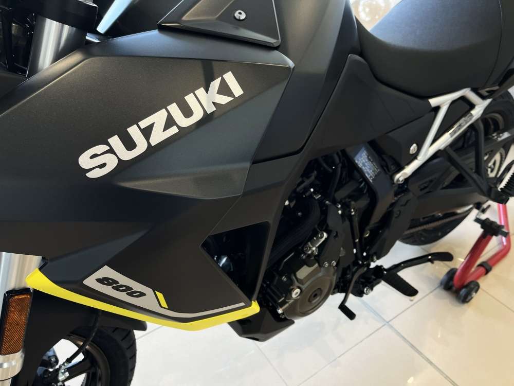 SUZUKI 