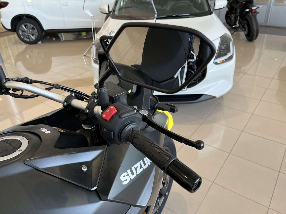 SUZUKI 