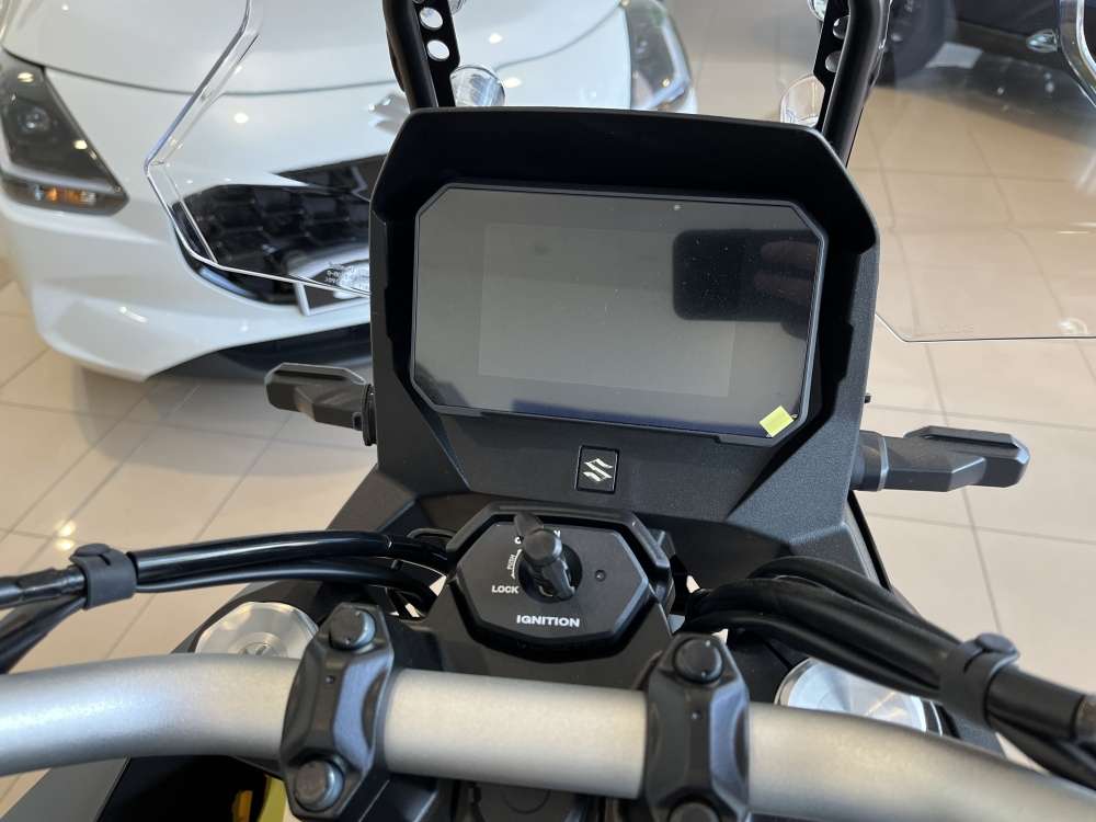 SUZUKI 
