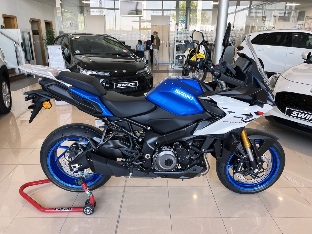 SUZUKI 