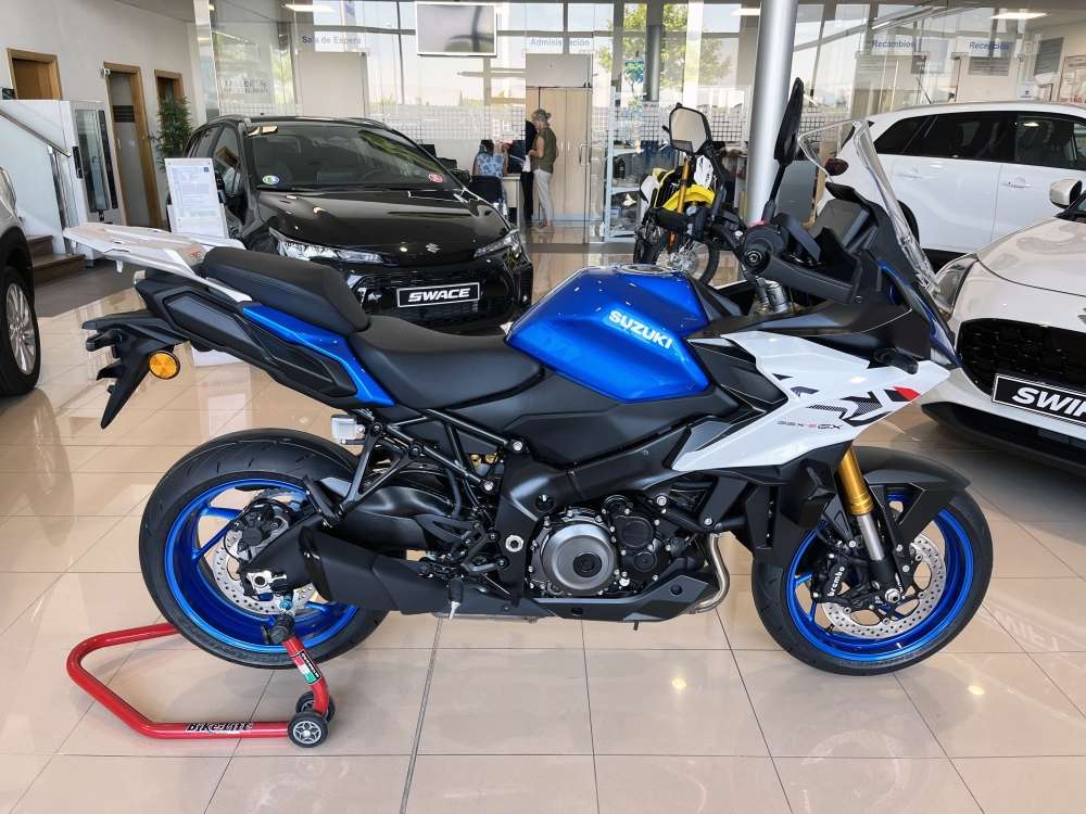 SUZUKI 