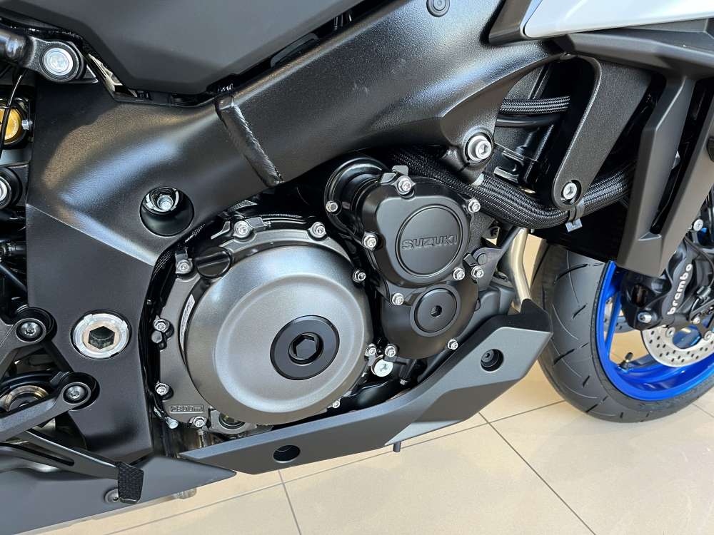 SUZUKI 