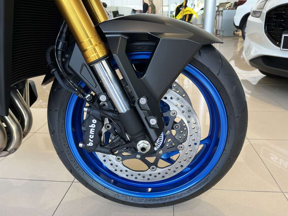 SUZUKI 