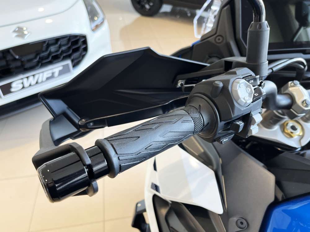 SUZUKI 