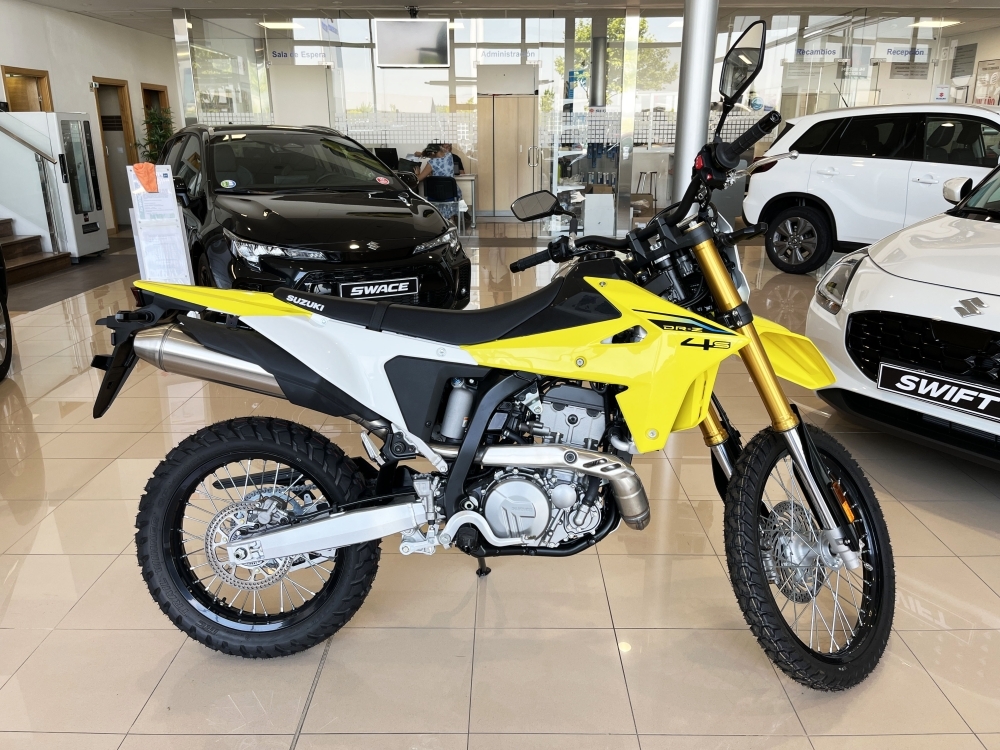 SUZUKI 