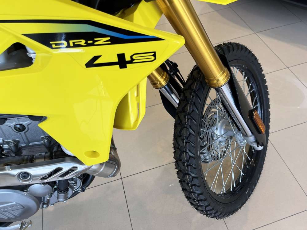 SUZUKI 