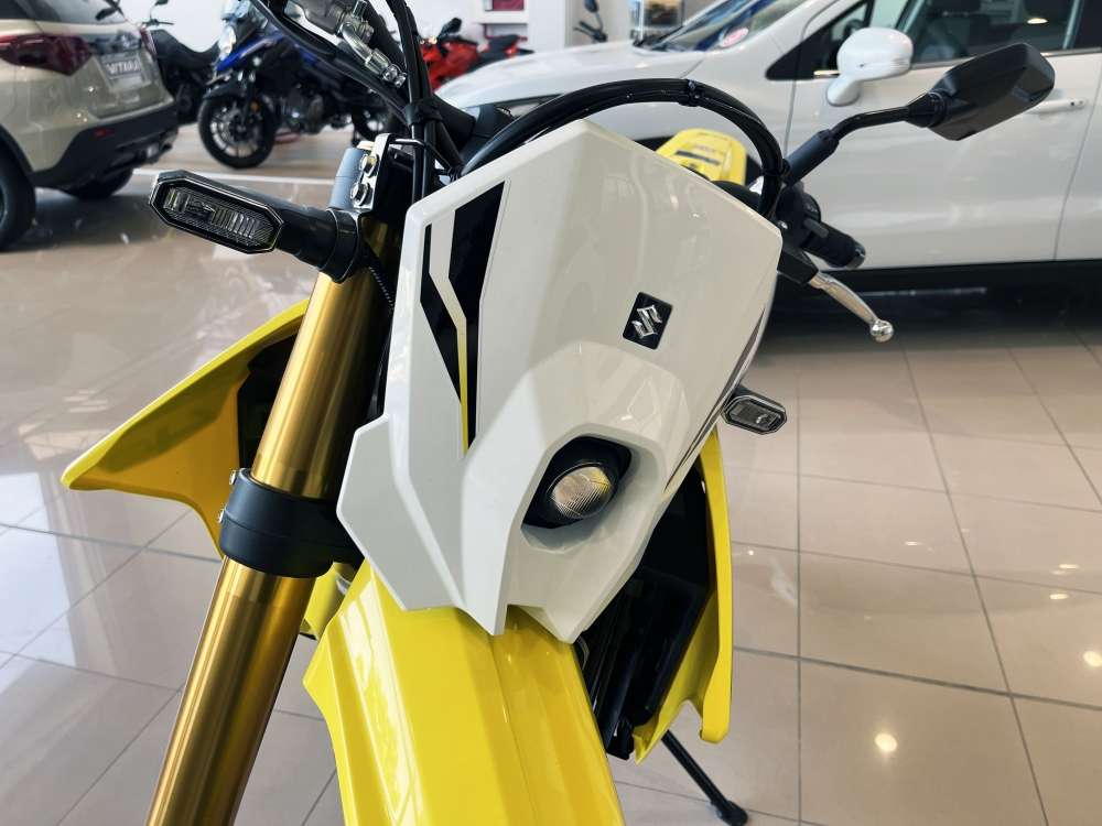 SUZUKI 