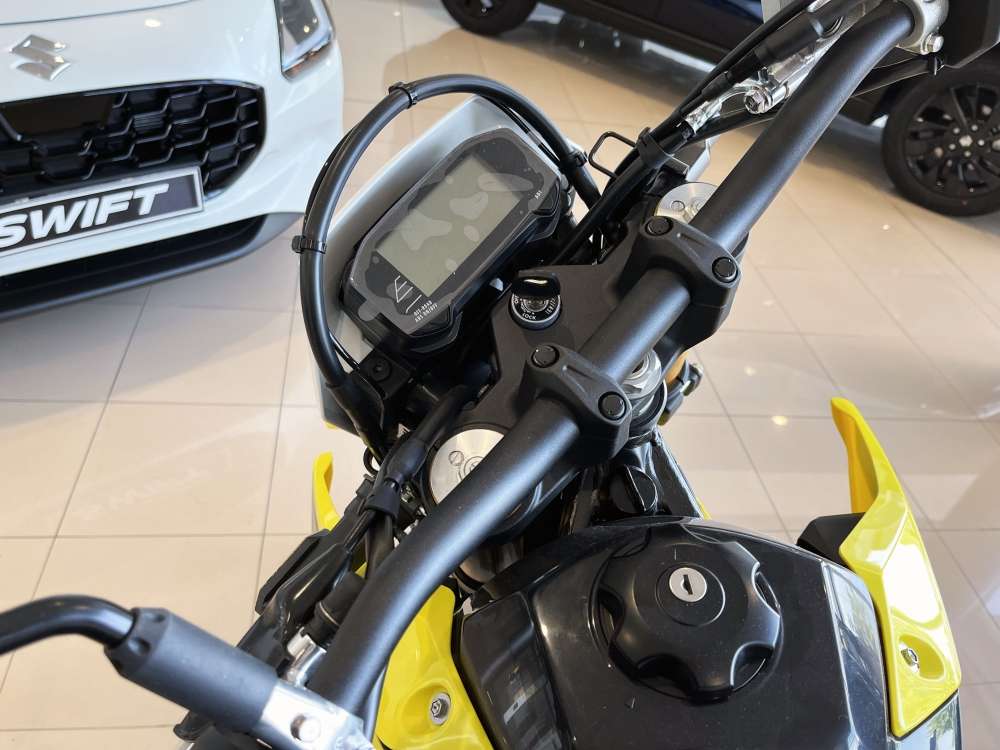 SUZUKI 