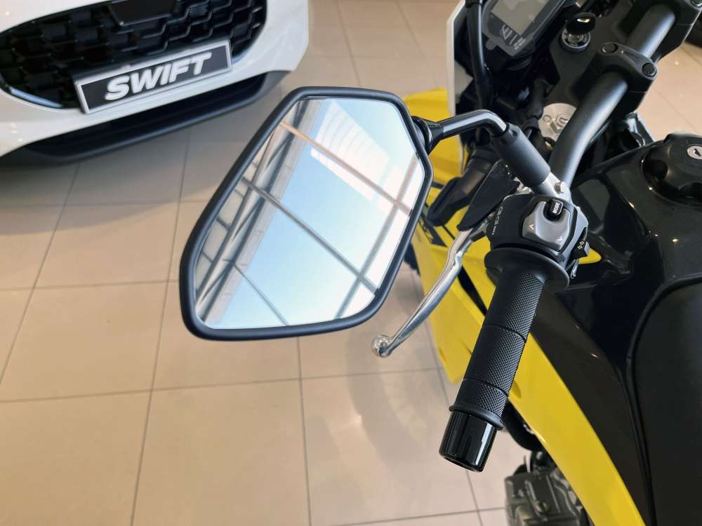 SUZUKI 