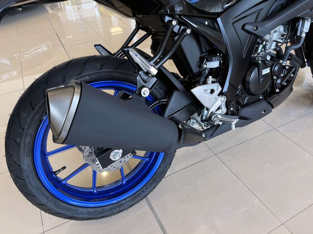 SUZUKI 