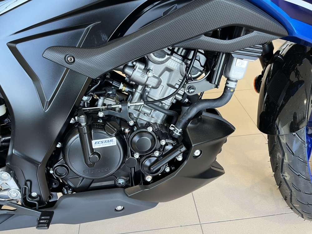 SUZUKI 