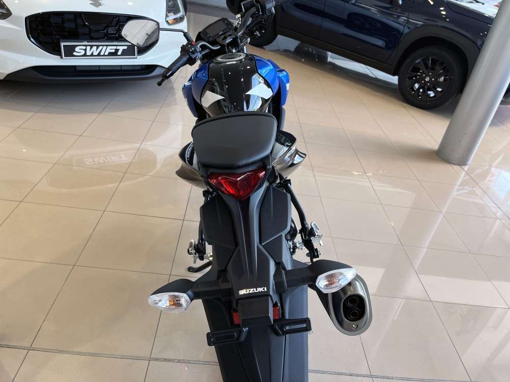SUZUKI 
