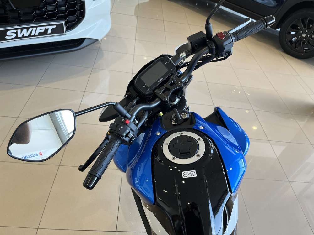 SUZUKI 