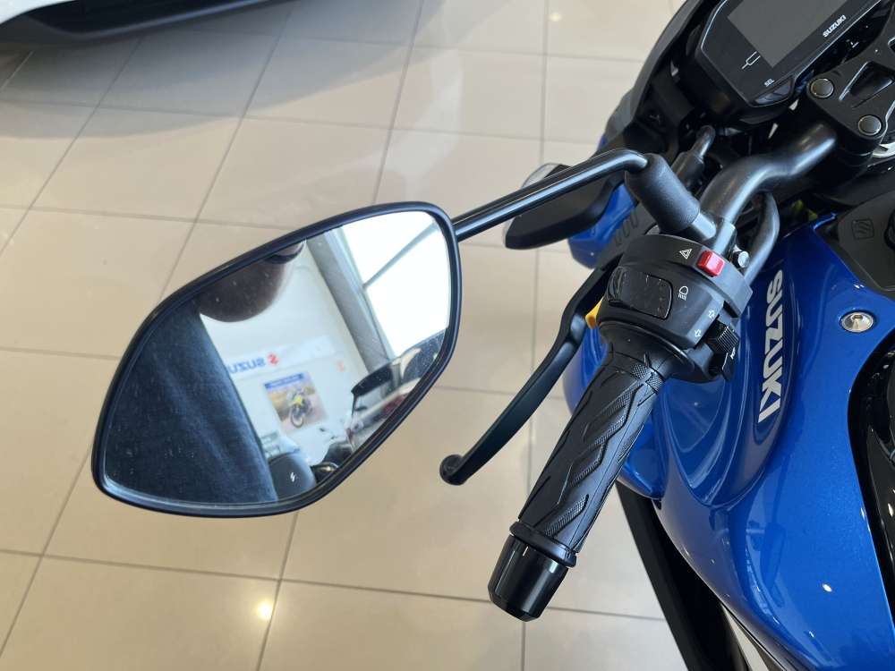SUZUKI 