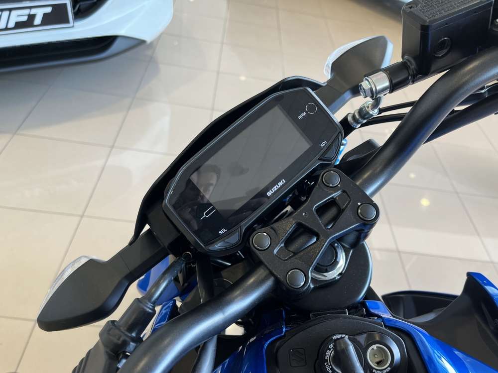 SUZUKI 