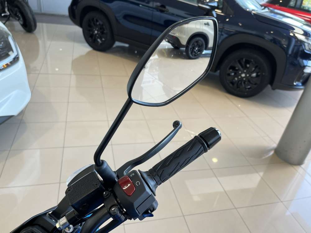 SUZUKI 