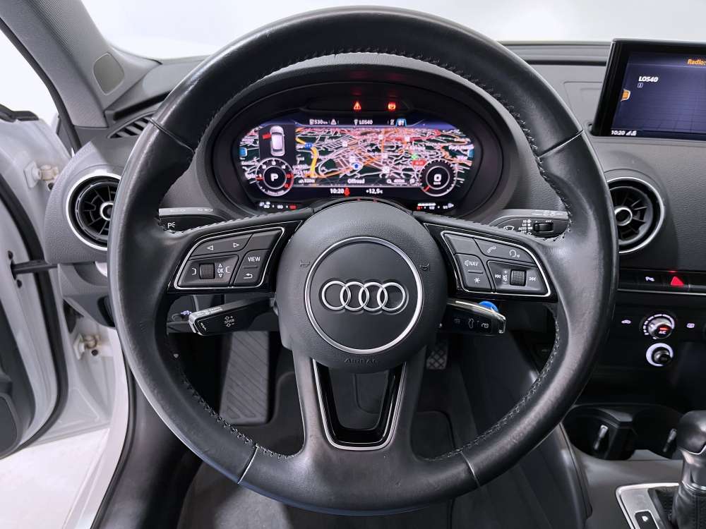 AUDI 