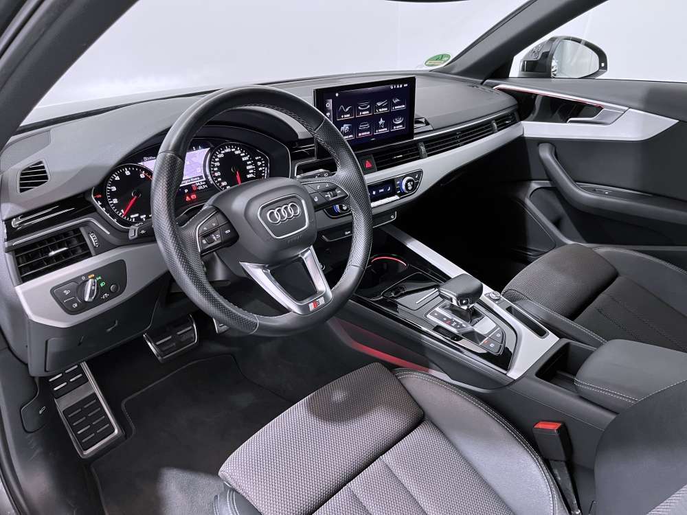 AUDI 