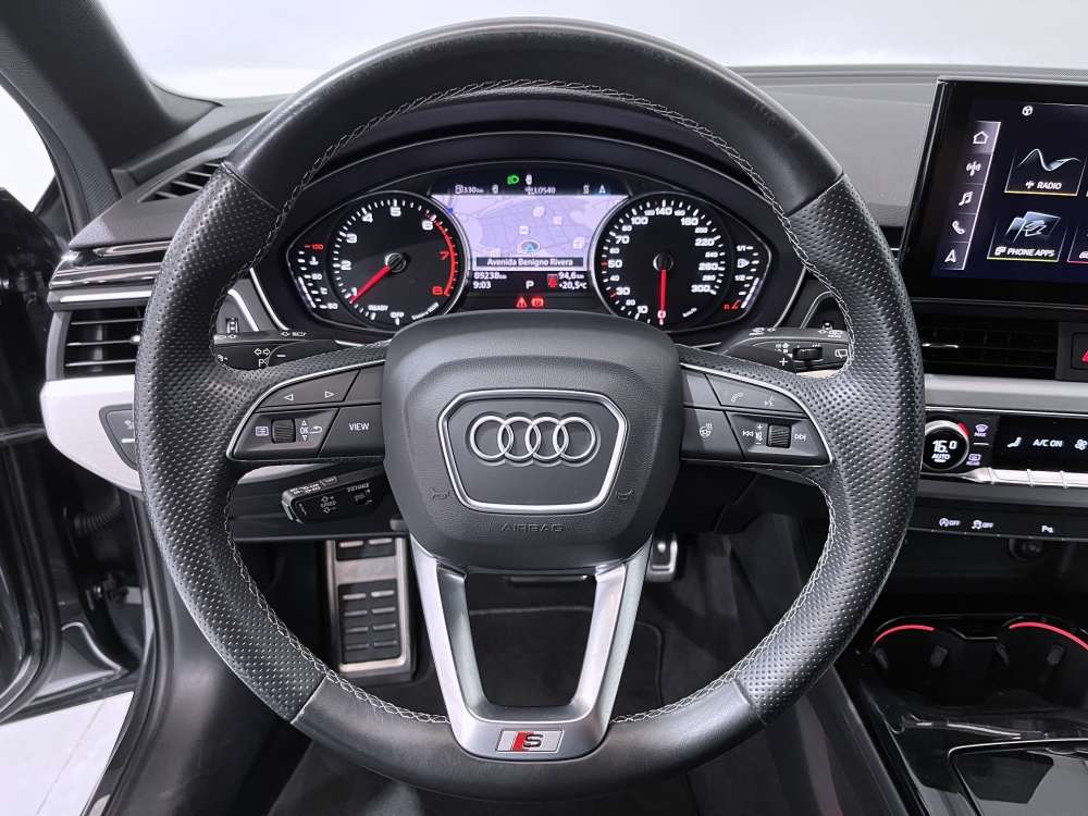 AUDI 