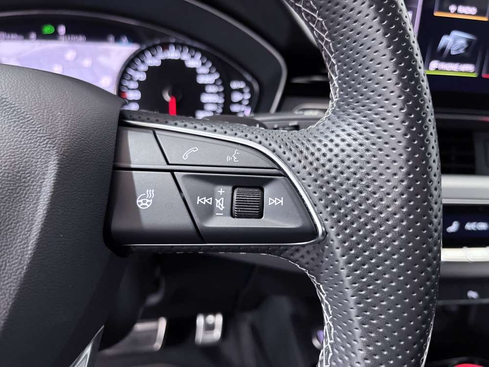 AUDI 
