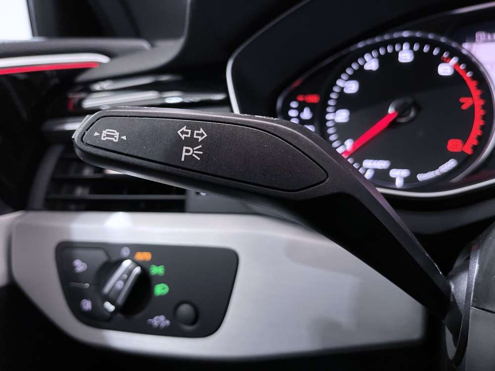 AUDI 