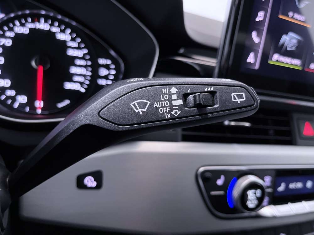 AUDI 