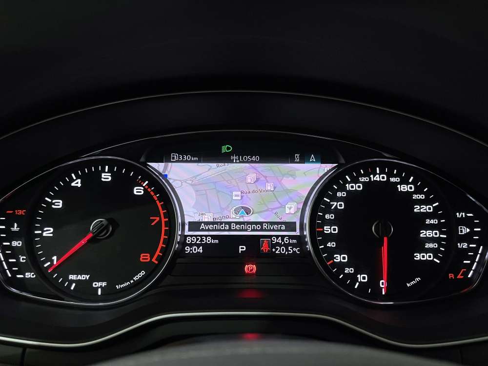 AUDI 