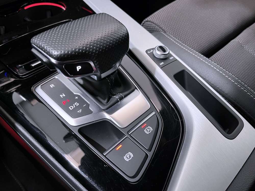 AUDI 