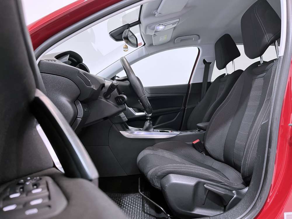 PEUGEOT 