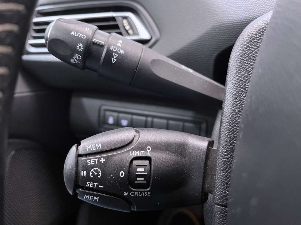 PEUGEOT 