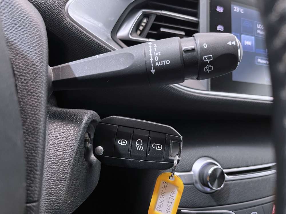 PEUGEOT 