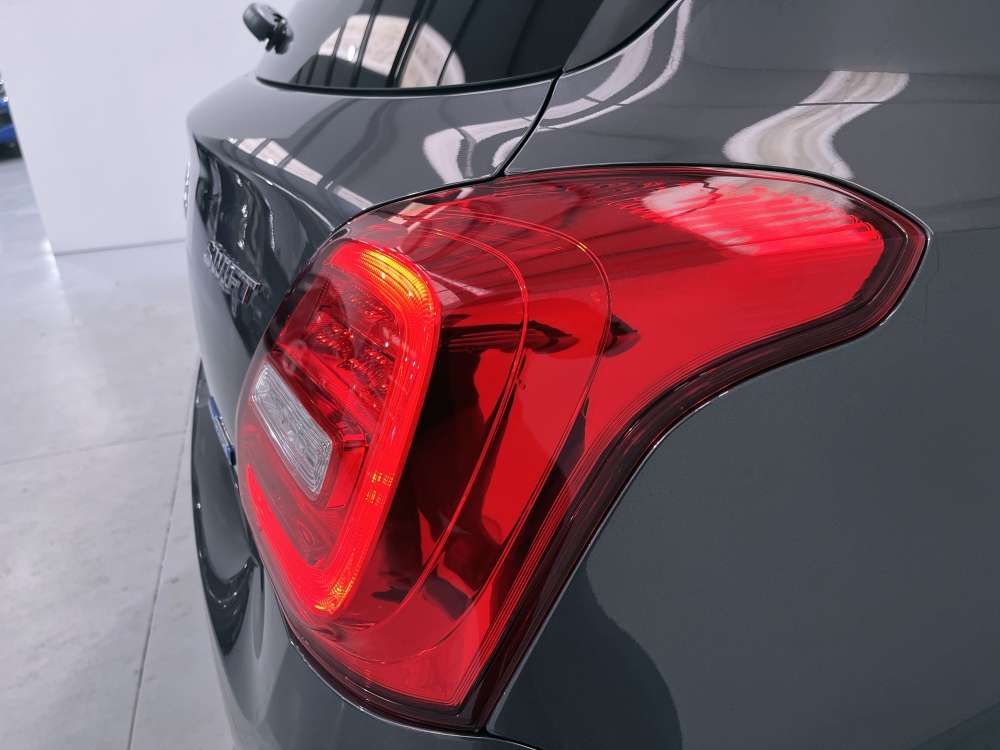 SUZUKI 
