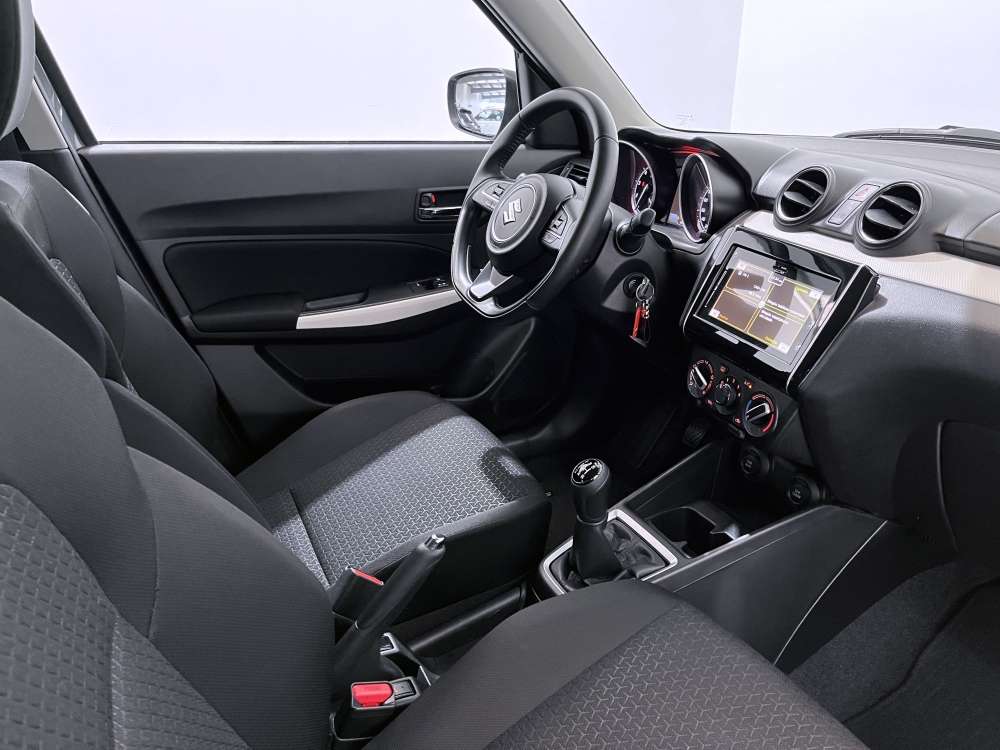 SUZUKI 