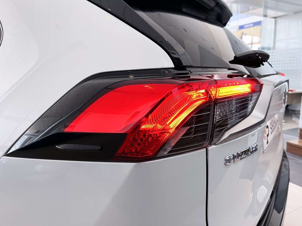 SUZUKI 