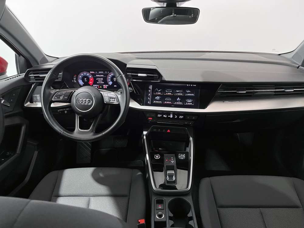 AUDI 