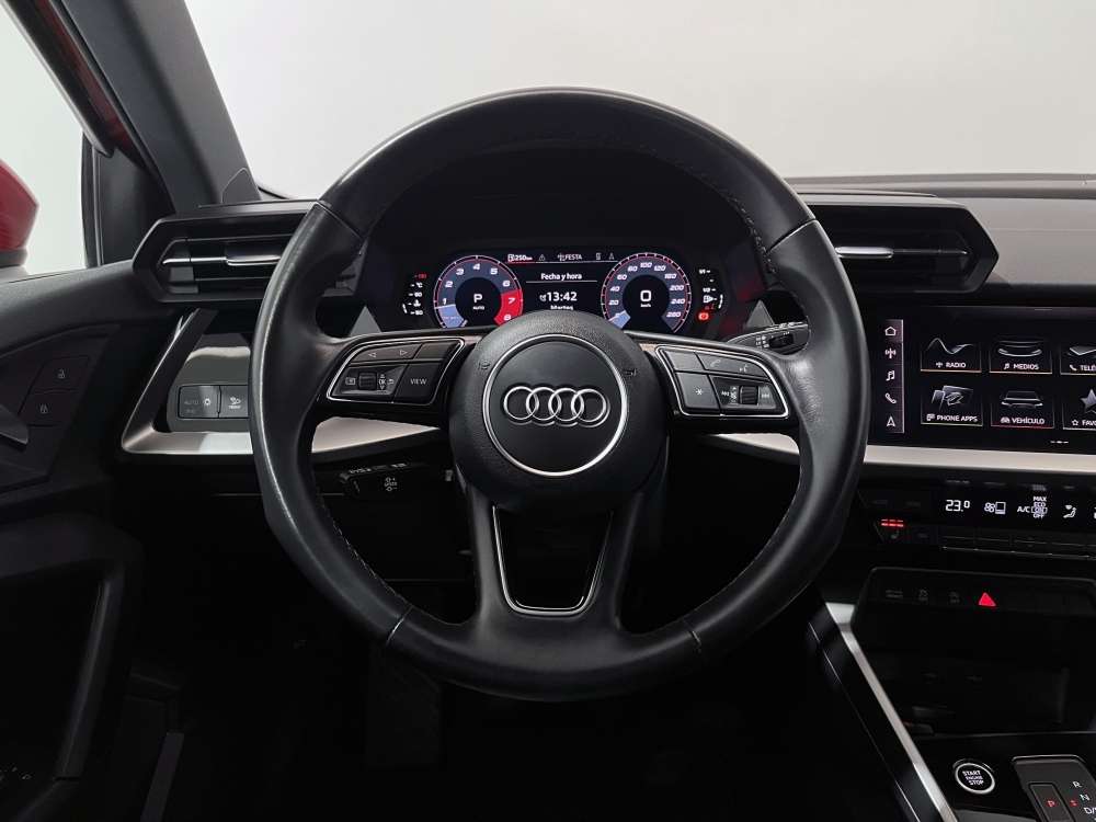 AUDI 