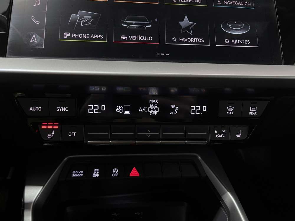 AUDI 