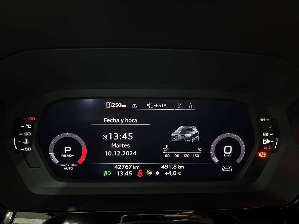 AUDI 