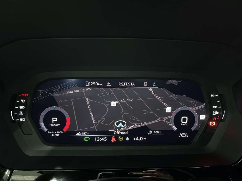 AUDI 