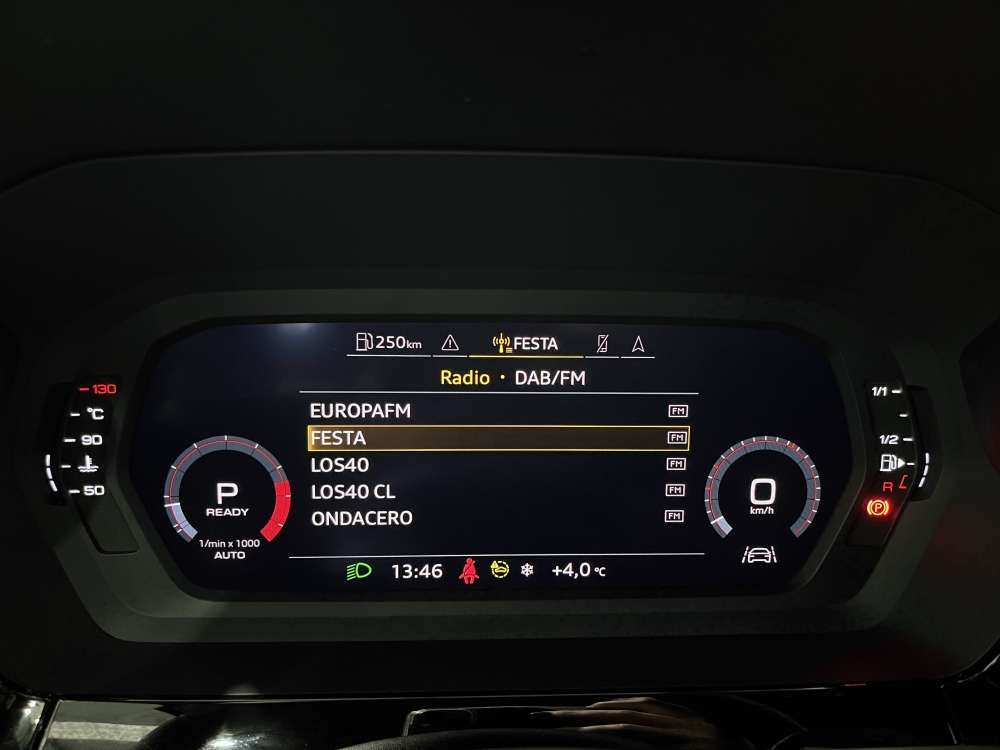 AUDI 