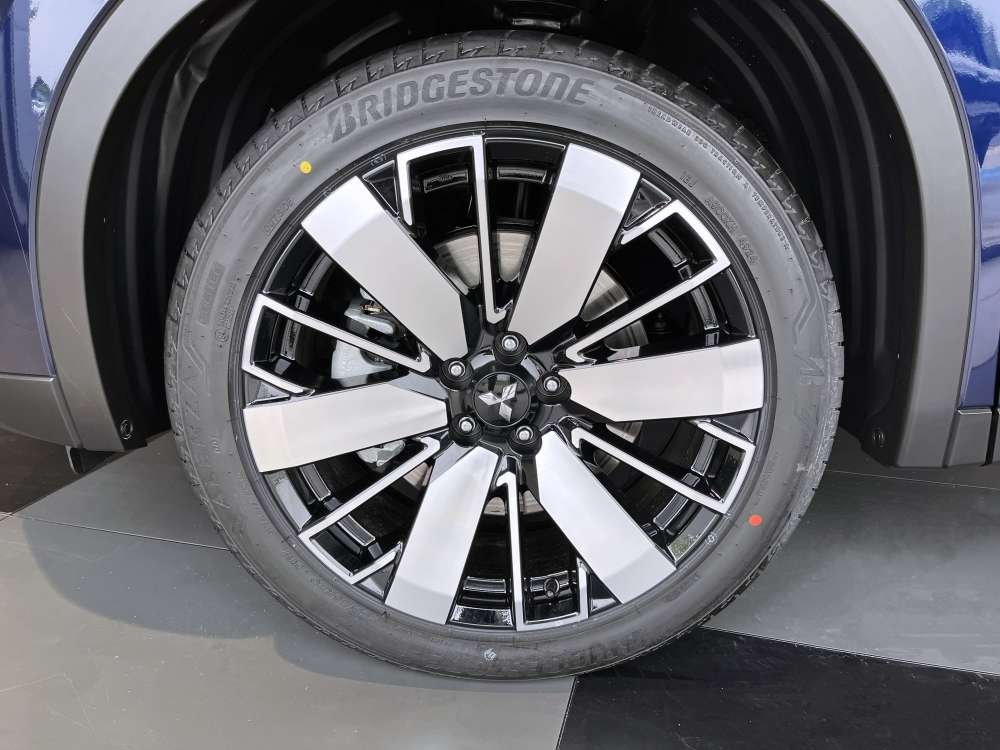 MITSUBISHI 