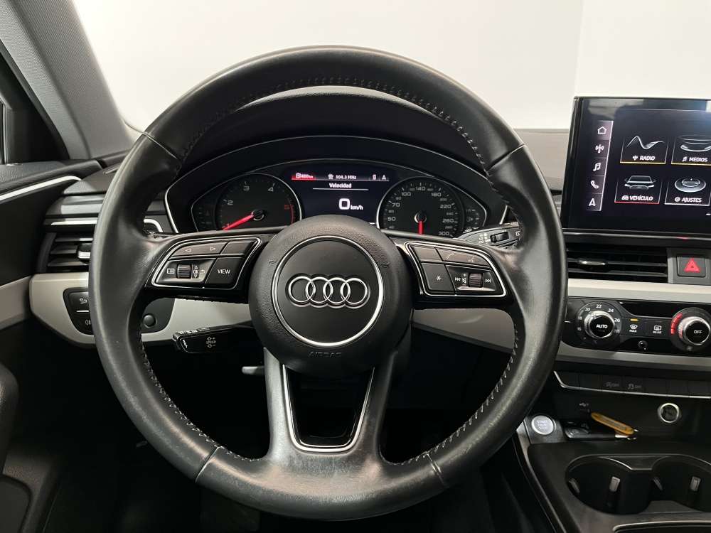 AUDI 