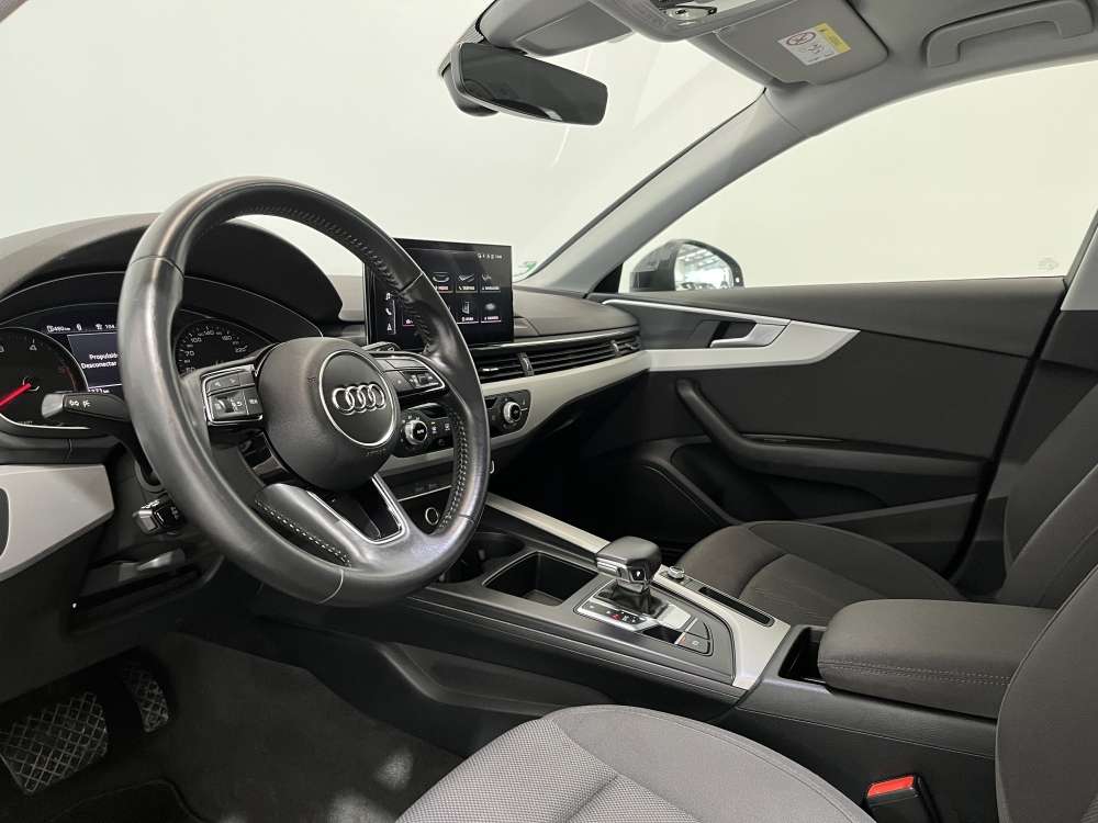 AUDI 
