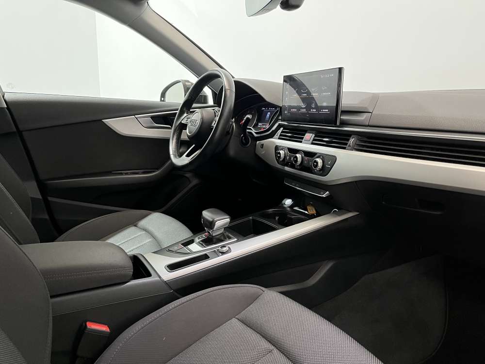 AUDI 