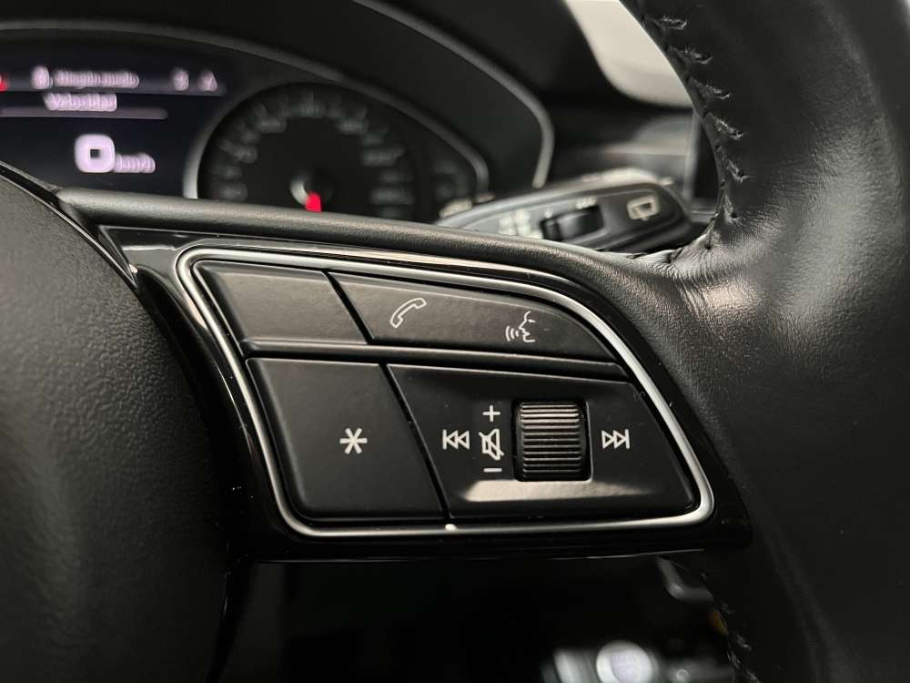 AUDI 