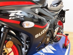 SUZUKI 