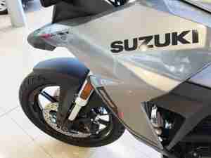 SUZUKI 