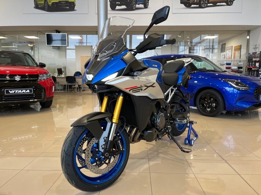 SUZUKI 