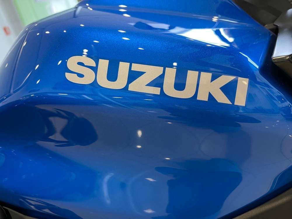 SUZUKI 